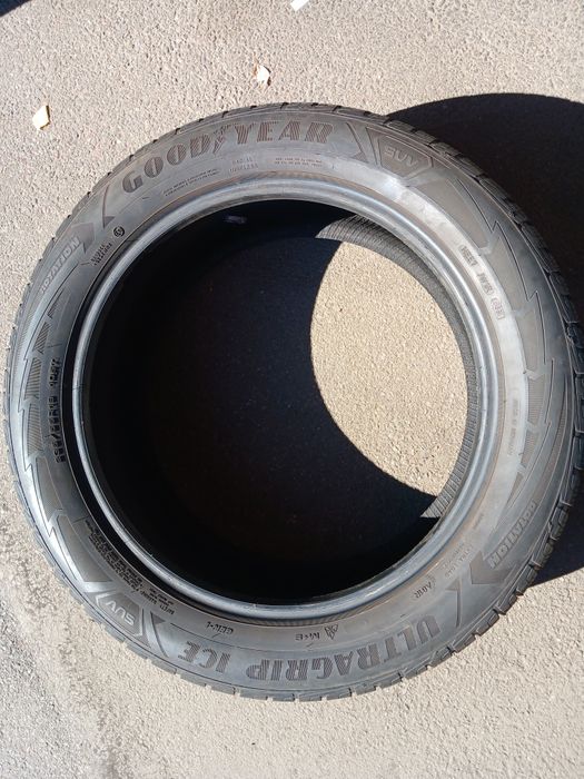 Шины зимние 235/55 R19 GOOD YEAR ULTRA GRIP  4шт. 4мм.