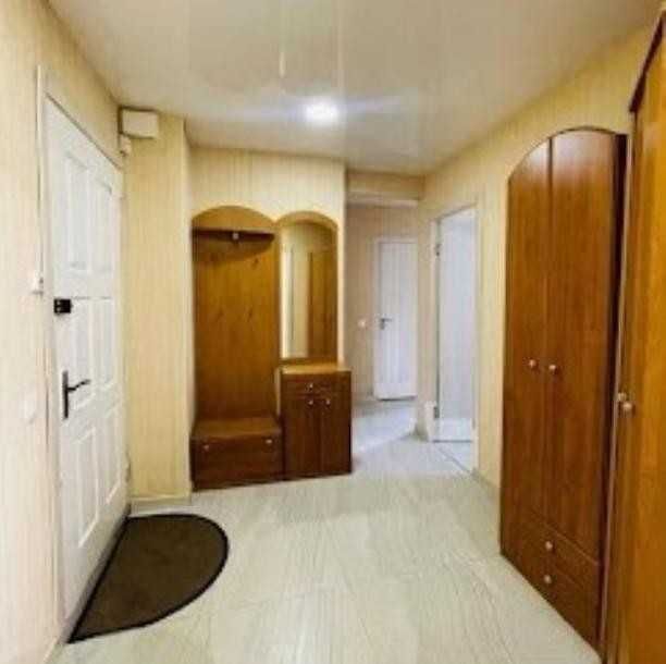 Продам 2 комнатную квартиру, метро "Студенческая".