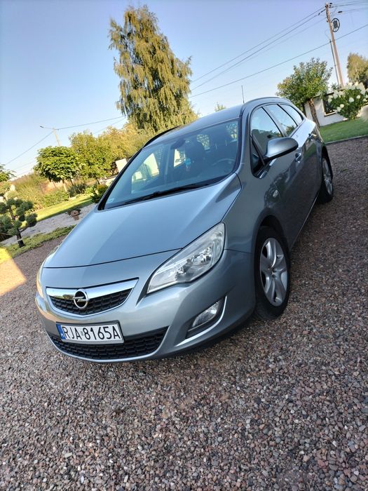 Opel Astra j 2011 rok
