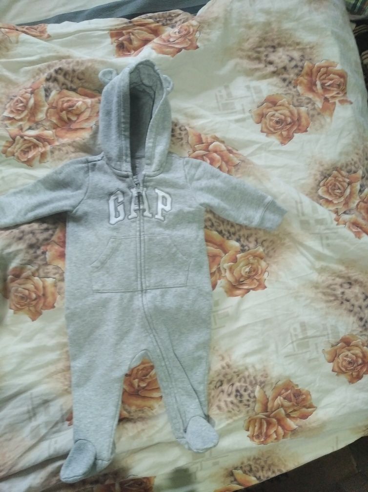 Продам человечка б/у, фирмы GAP на 3-6 месяцев