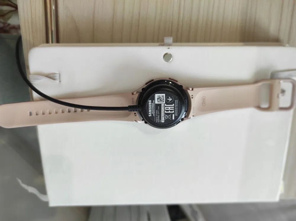 Смарт-часы Samsung Galaxy Watch 4 40mm Gold - на гарантии.  NFC