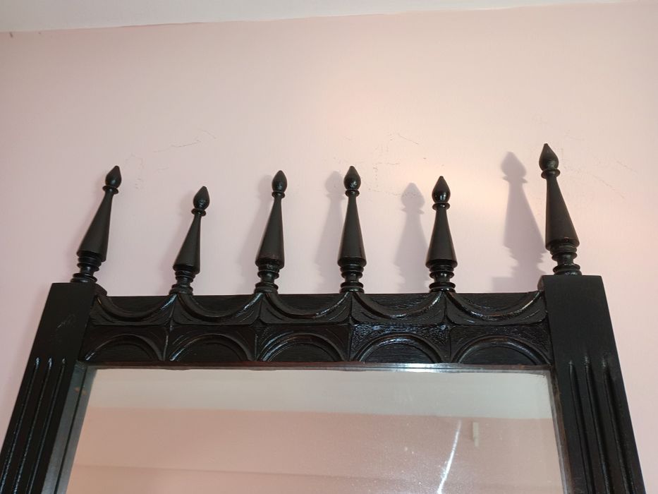 Espelho vintade em madeira maciça. Exemplar estado de conservação 
Med