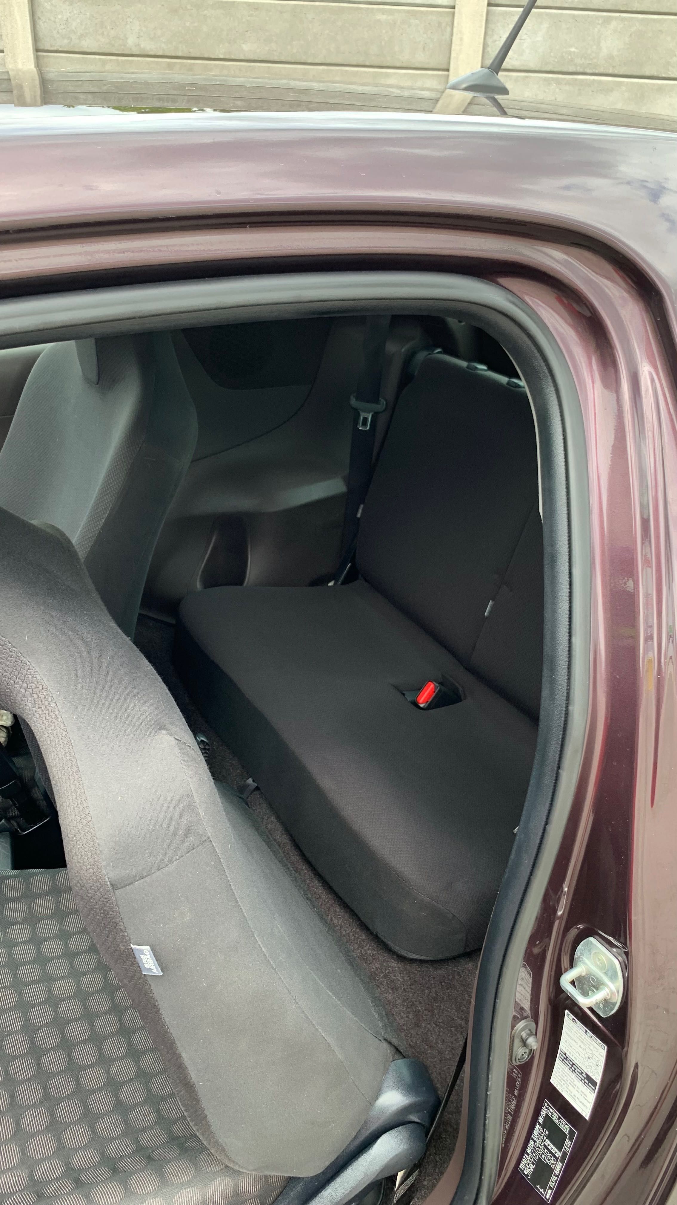 Toyota iq bezwypadek 1,0benz 79tys przeb śliczna