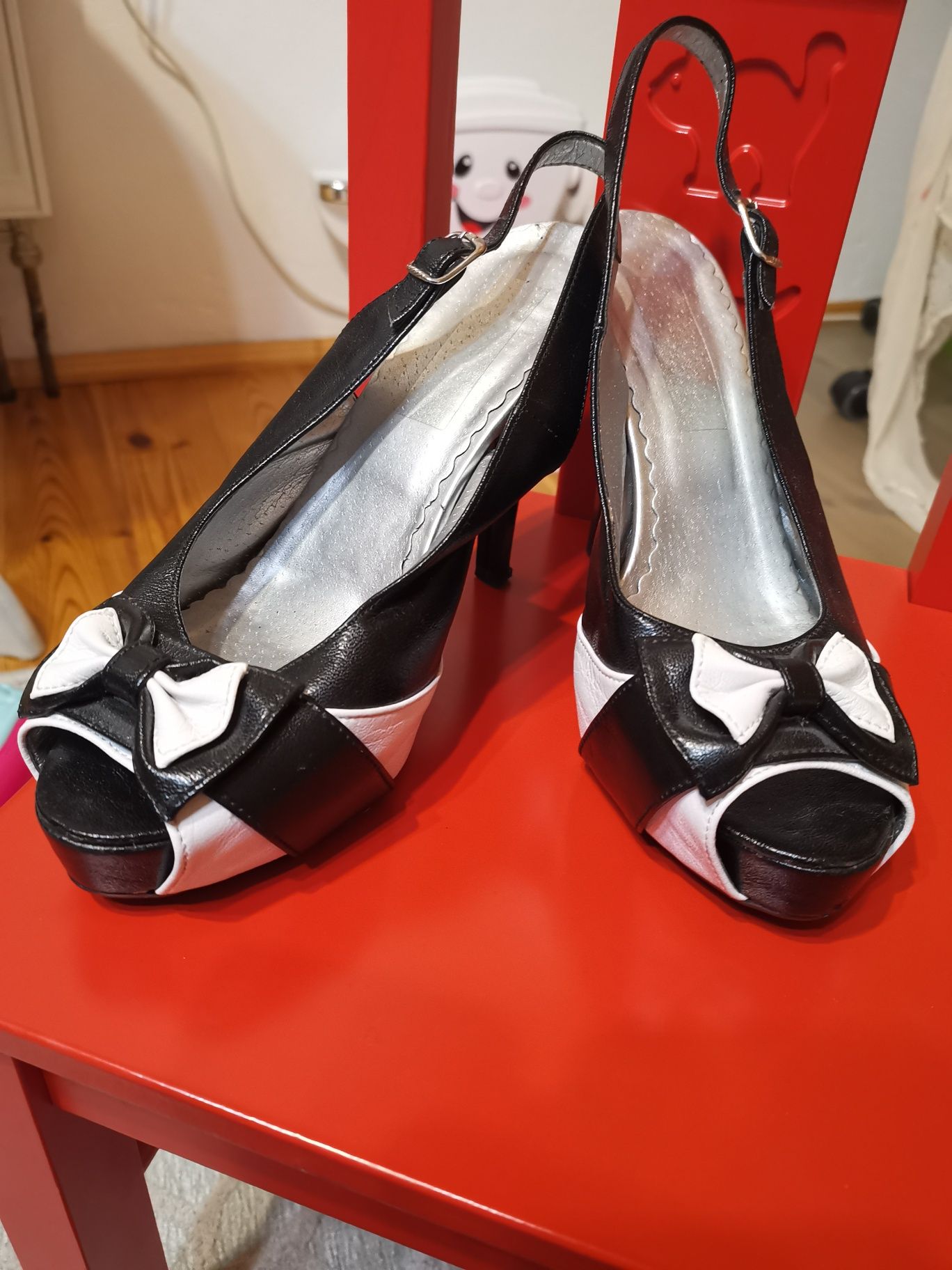 Buty obcas, bez pięty