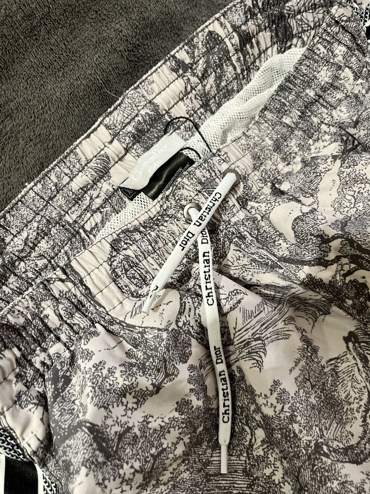 Продам оригінальні шорти DIOR