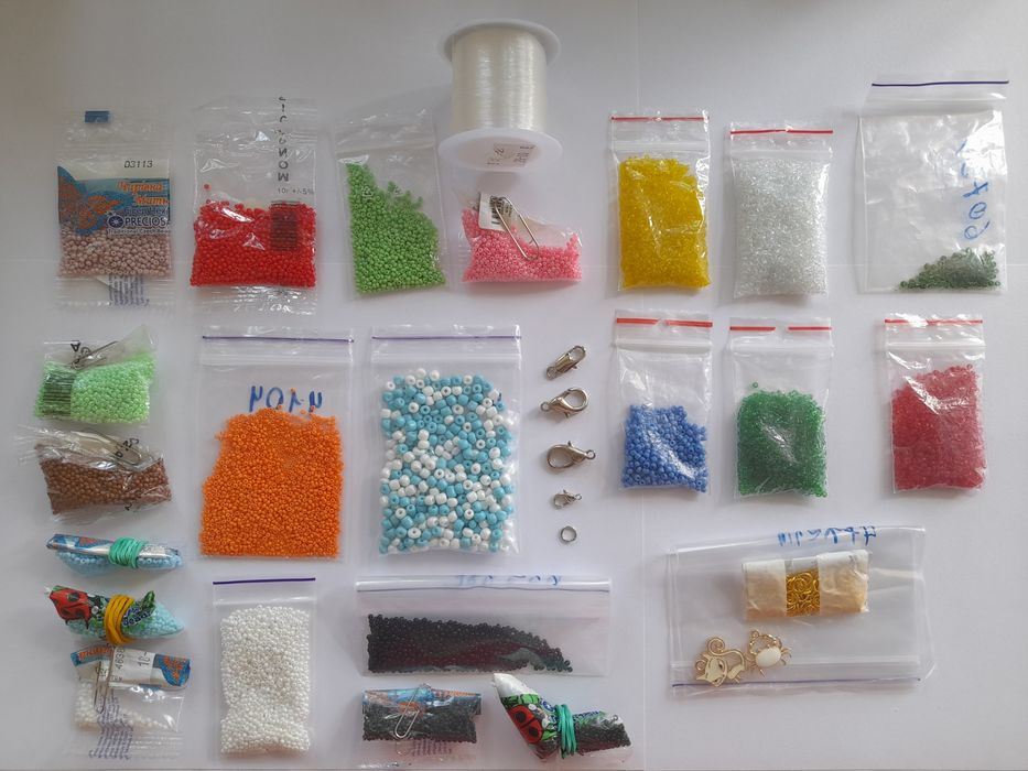 Набір для створення виробів з бісеру. Бісер