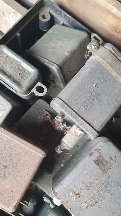 Конденсатори, різної ємності та розмірів