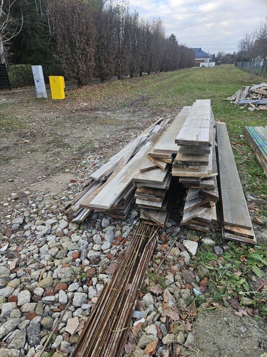 Deski szalunkowe po jednej budowie
