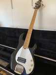 Baixo OLP (Ernie Ball) 5 cordas com hardcase