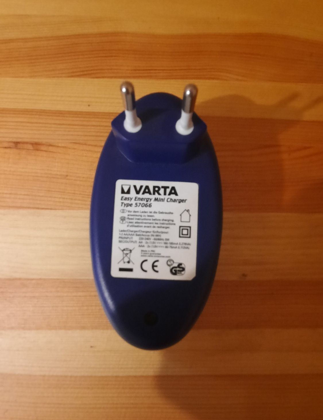 Зарядний пристрій Varta