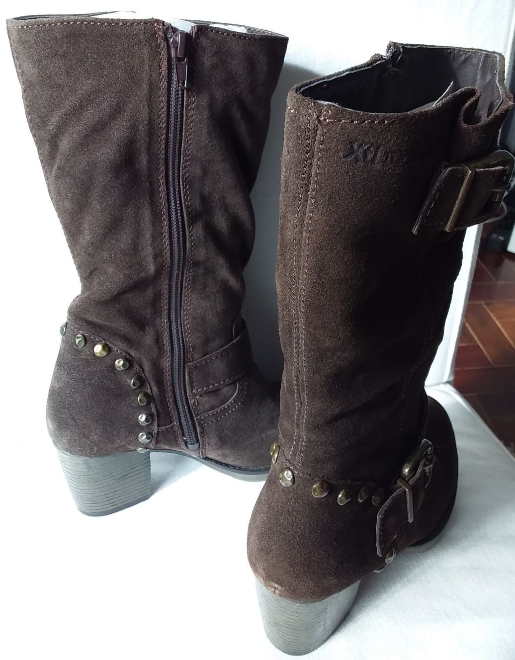 Botas 36 XTi em camurça castanha
