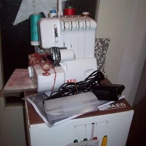 Máquina de Costura Overlock Alemã AEG