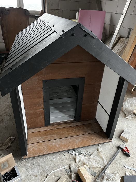 Buda dla dużego psa ocieplana