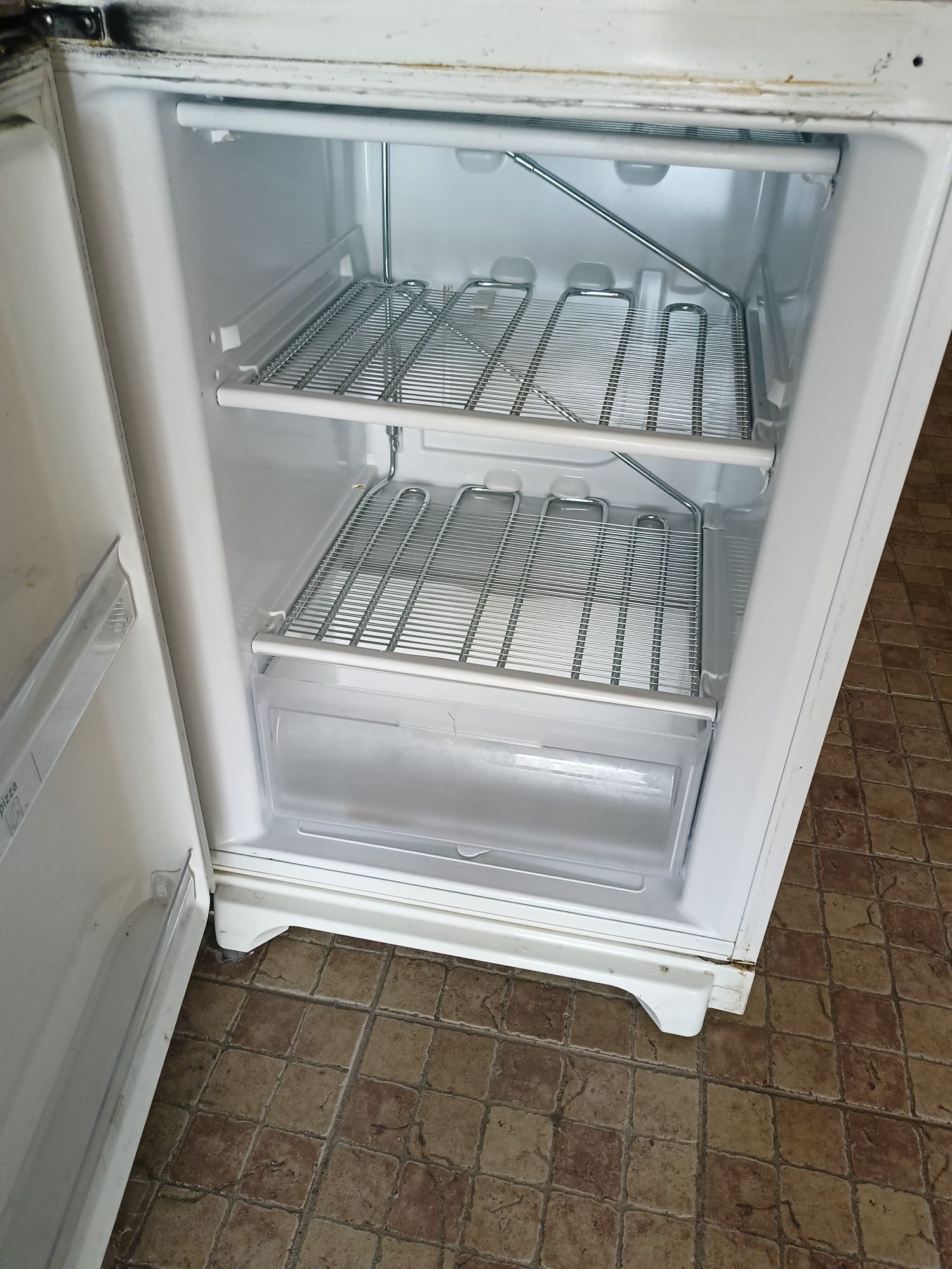 Холодильник Hotpoint Ariston