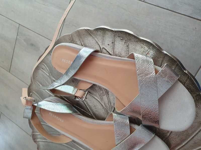 Sandałki srebrne Reserved