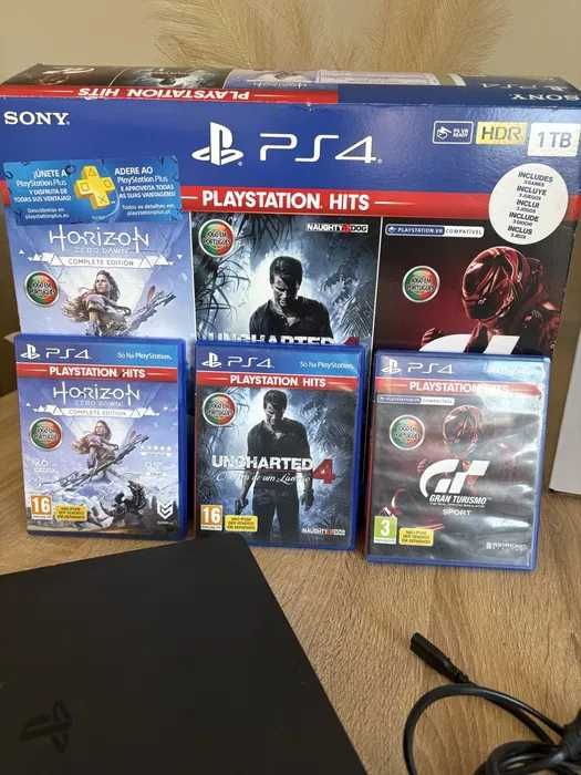 PS4 Slim 1TB + 2 Comandos Originais + 3 Jogos + Caixa