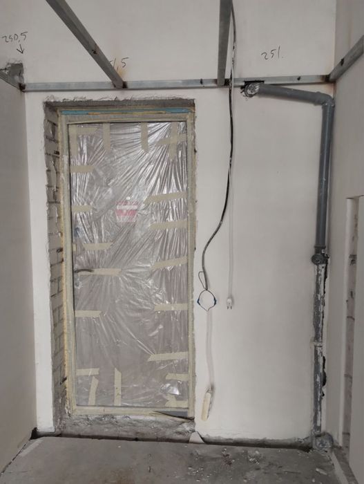 Продам квартиру з чорновим ремонтом м. Академіка Павлова