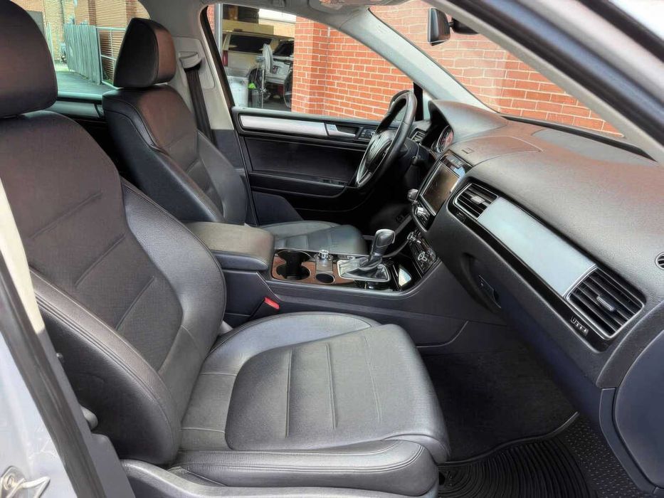 Volkswagen Touareg      2013