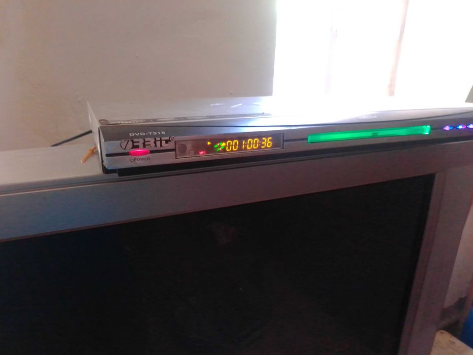 Телевизор 72 смв комлекте ДВД с Караоке и Микрофоном и  Пульты