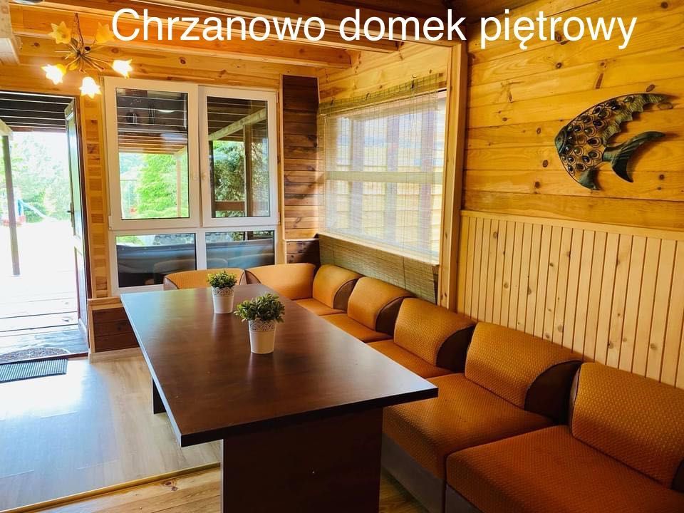 Domek piętrowy z dostępem do jeziora, z basenem