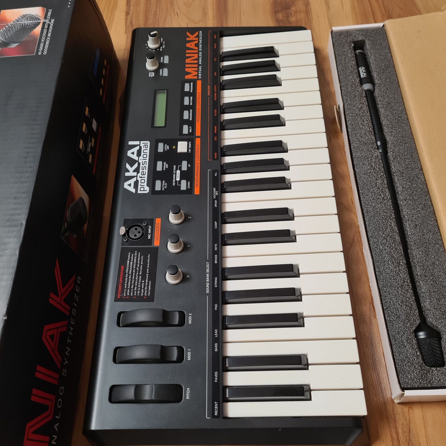 Akai Miniak - Syntezator Virtual Analog + Vocoder