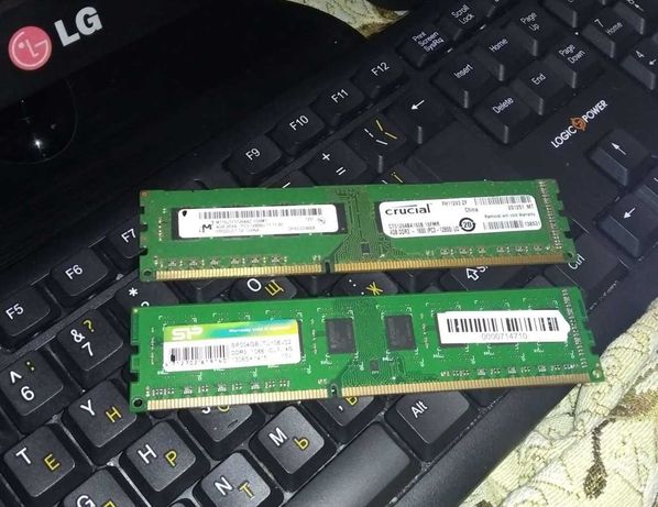 Память DDR3, две планки по 4Gb. Crucial и Silicon Power