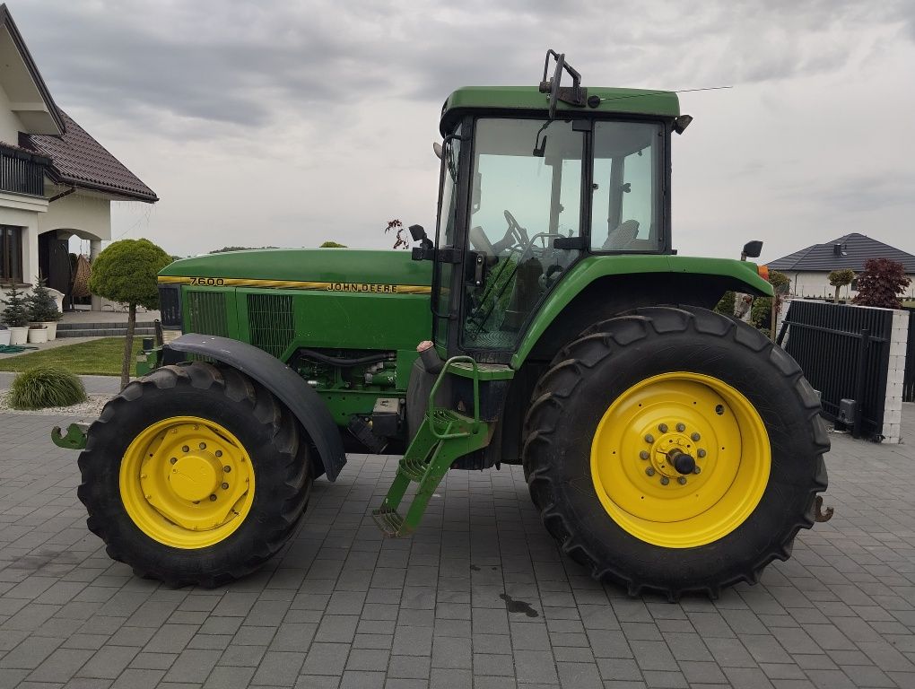 John Deere  7600