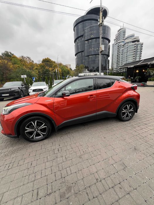Продам Toyota C-HR. 2020 року. Пробіг 22000 км.