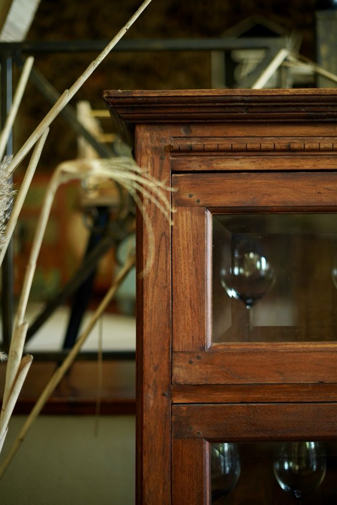 Stara witryna drewniana kredens z szufladami szkłem kolonialna