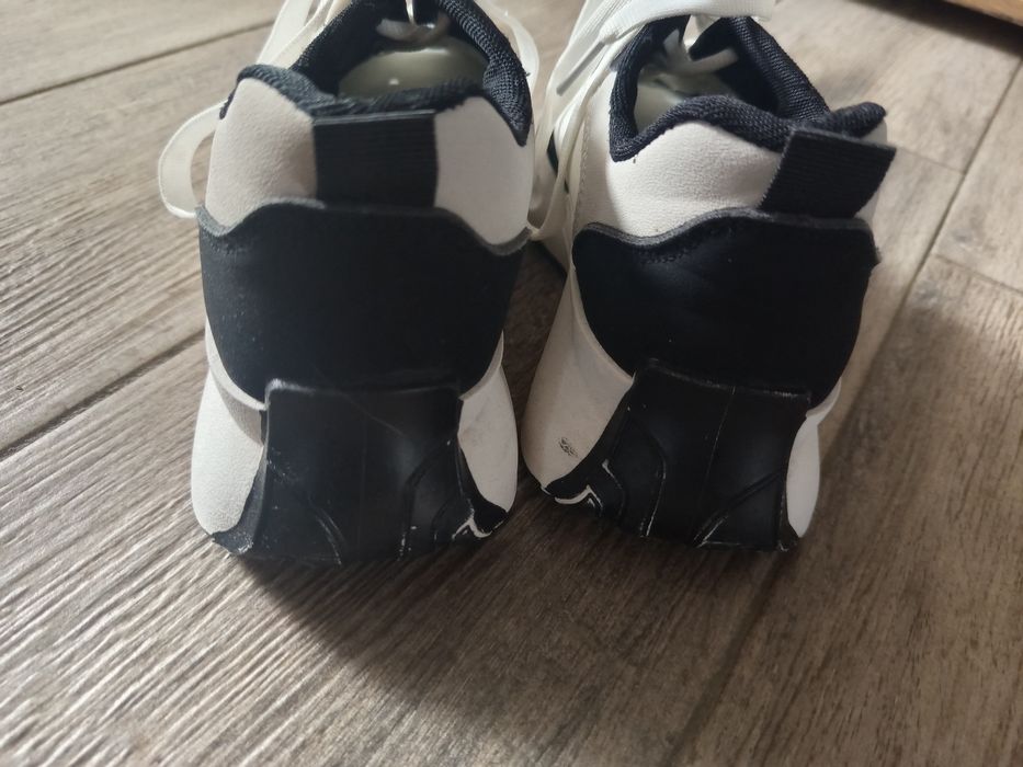 Кросівки жіночі 37 розміру