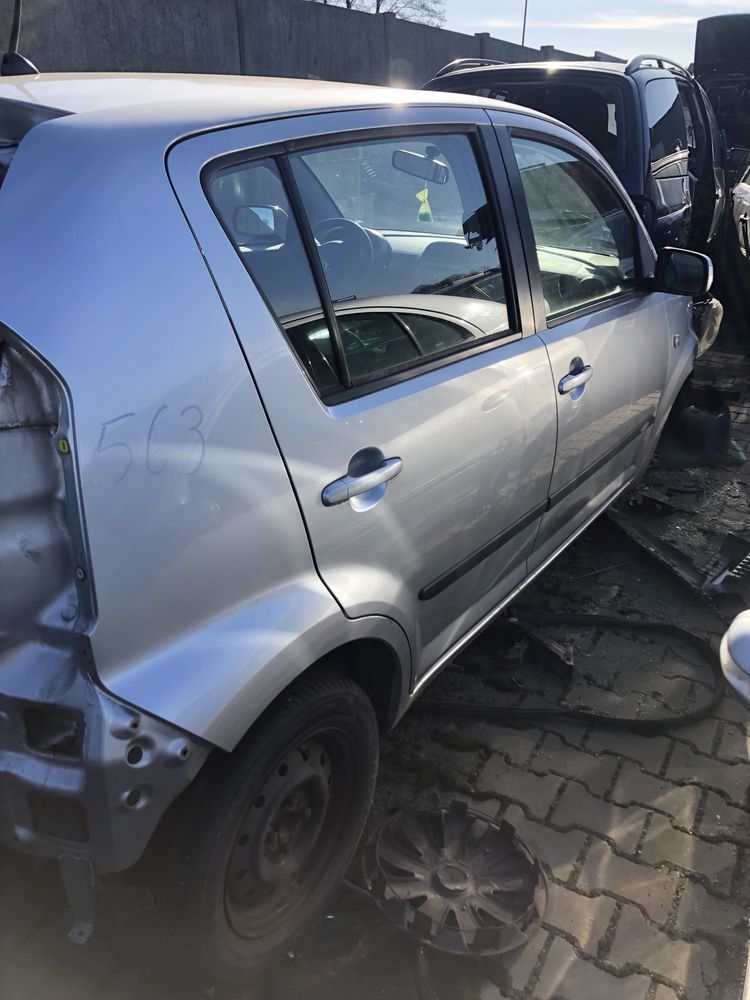 Daihatsu Sirion II 2 Drzwi prawe tył tylne S28