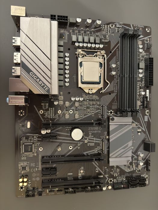 i7-11700k + Gigabyte Z590D + 32GB DDR4 3200 XPG