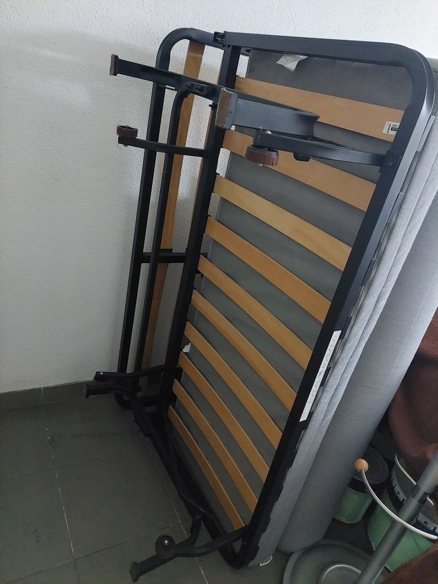 Cama Divã de solteiro