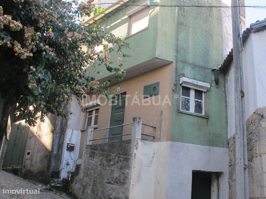 2 Moradias em banda para restauro em Aldeia das Dez