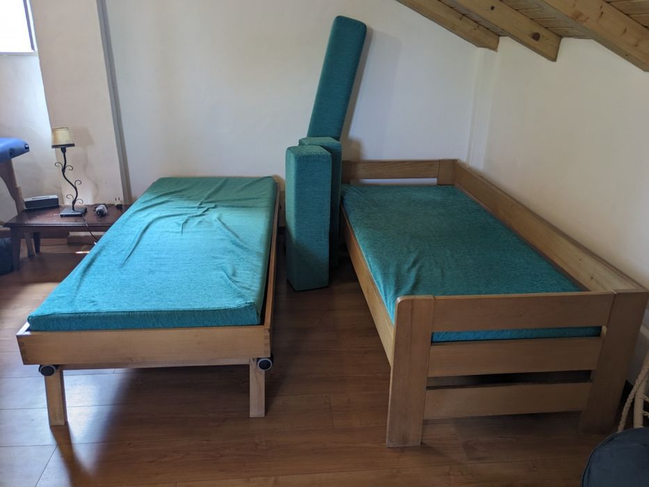 Sofá cama, pode fazer 2 camas de solteiro, em óptimo estado.