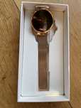 Smartwatch zloty z ladowarka  stan idealny