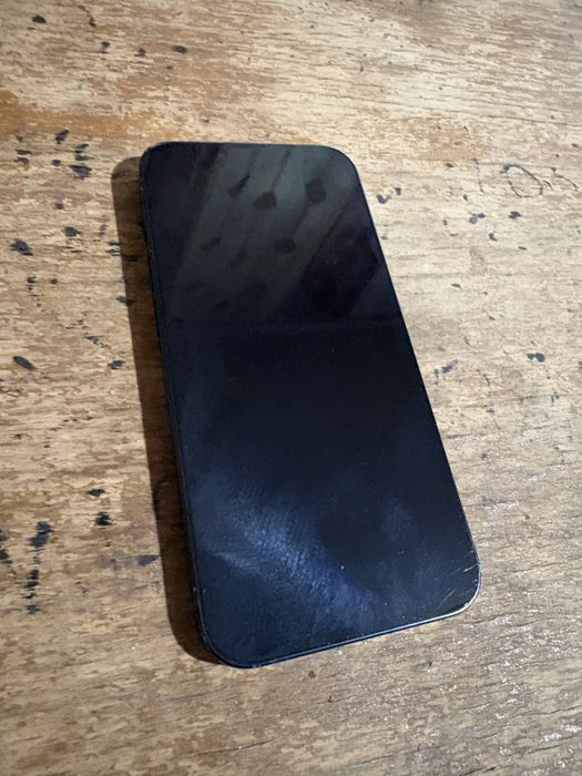 Продам iphone 13 128g