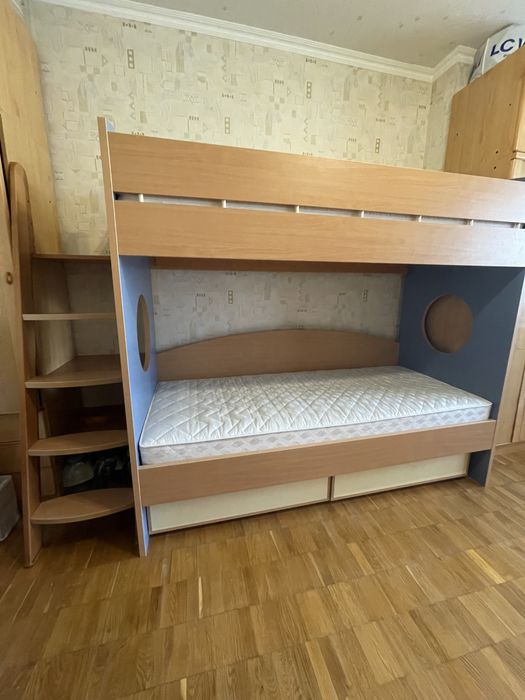 Двоповерхове ліжко