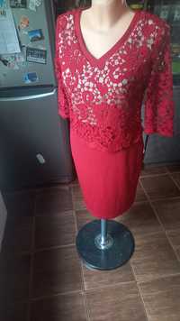 Czerwona sukienka z koronką