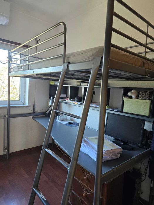 Cama solteiro com secretária