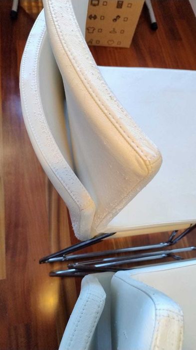 Cadeira BernHard (IKEA): 20€ cada