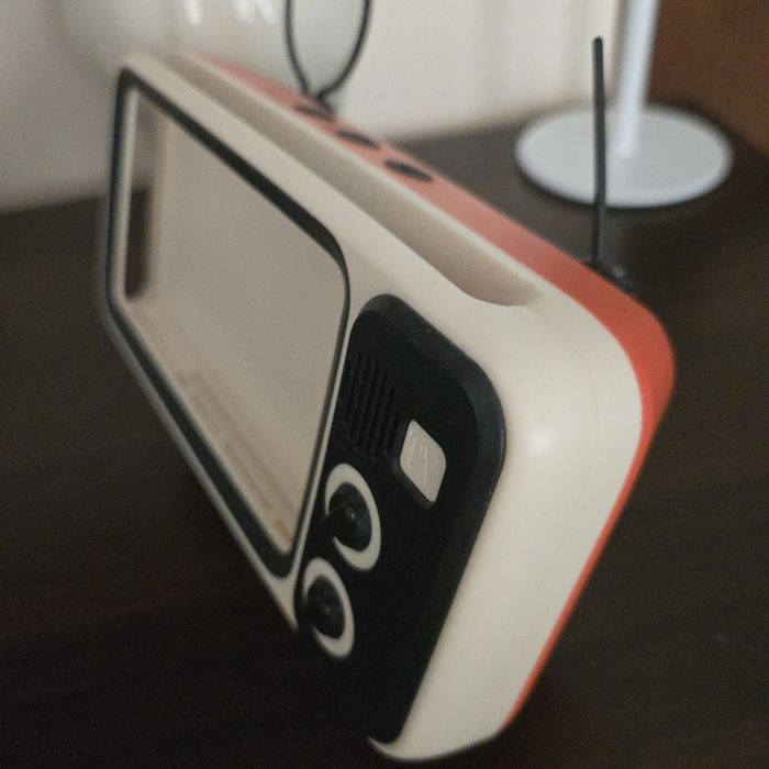 Mobilny głośnik Bluetooth  w stylu retro TV na smartfon