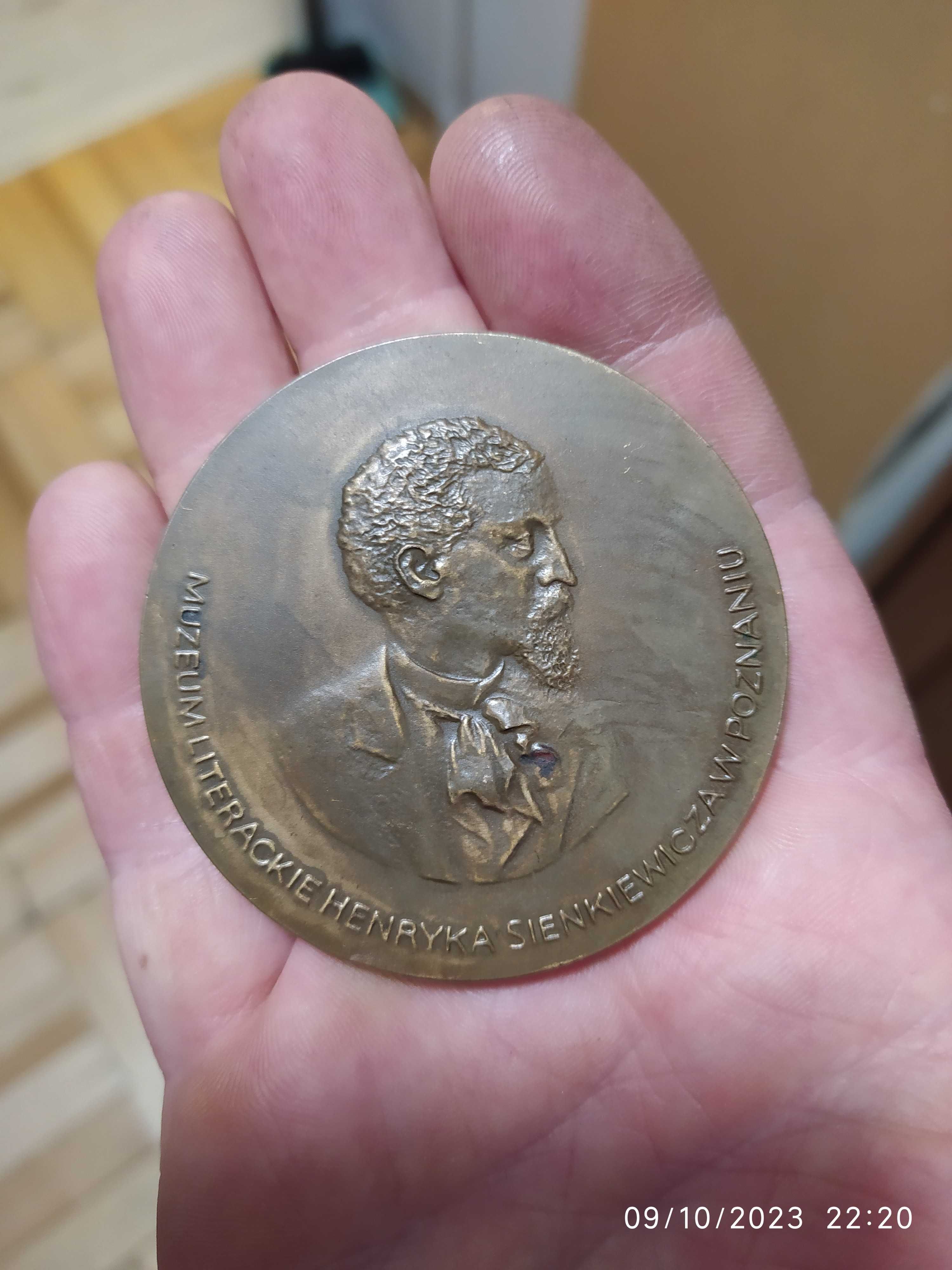 Medal na rzecz Henryka Sienkiewicza