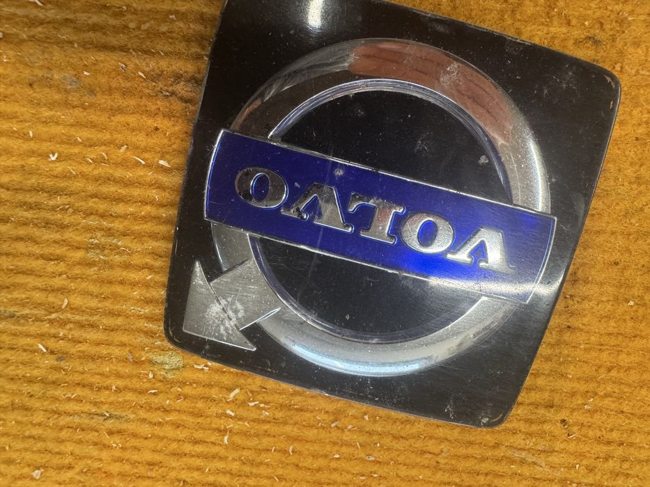 Emblemat volvo grill