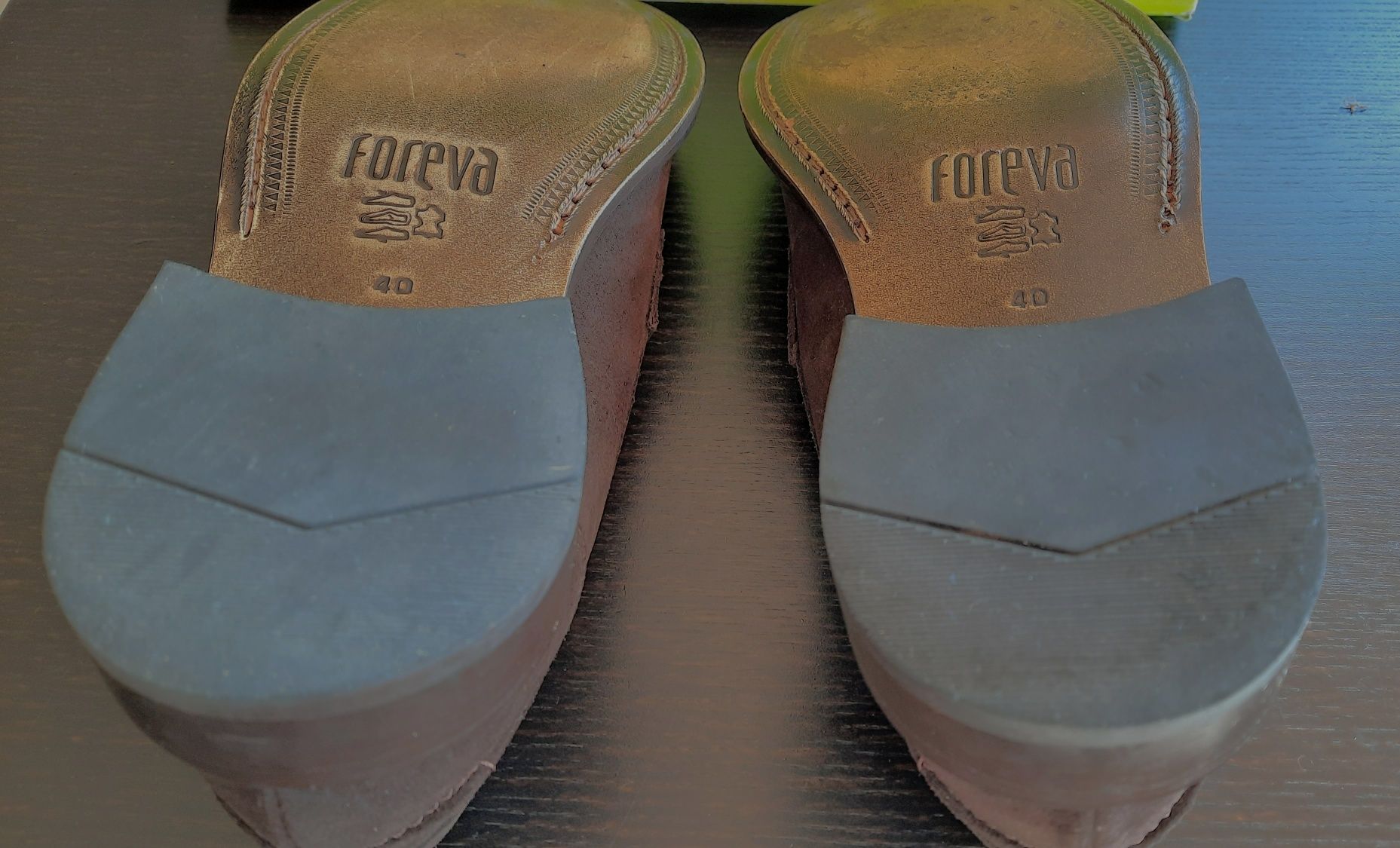 Sapatos vela em camurça castanha Foreva.
