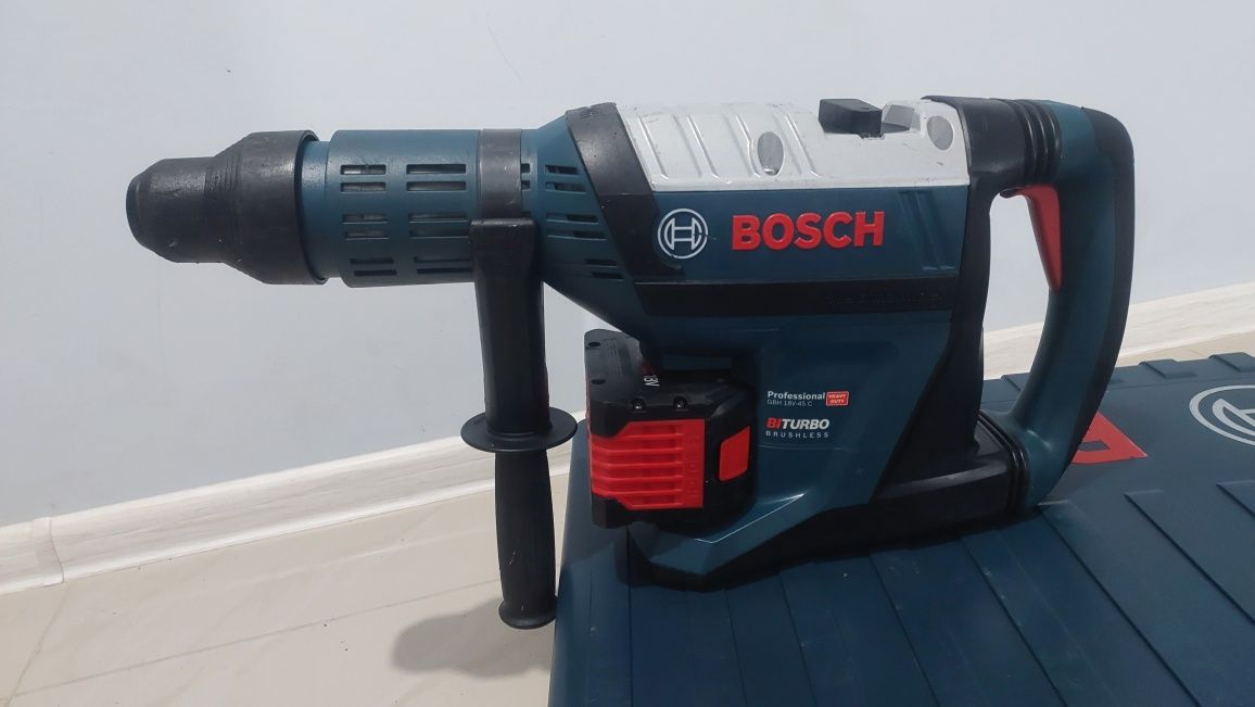 Аккумуляторный перфоратор Bosch BITURBO GBH 18V-45 C с SDS max 12Дж