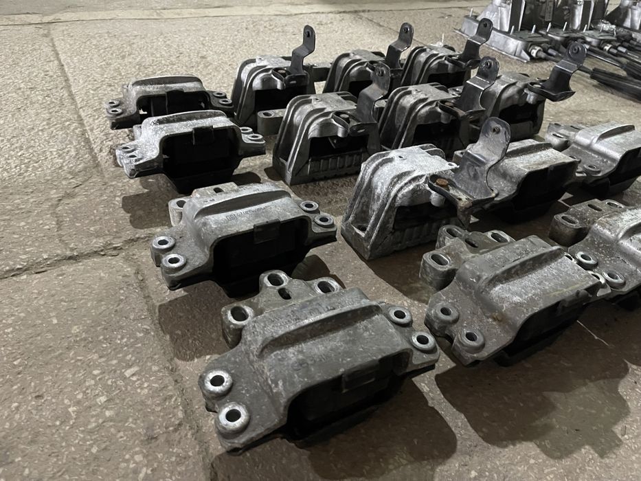 Подушка мотора Пассат Б6 подушка двигателя кпп Passat B6