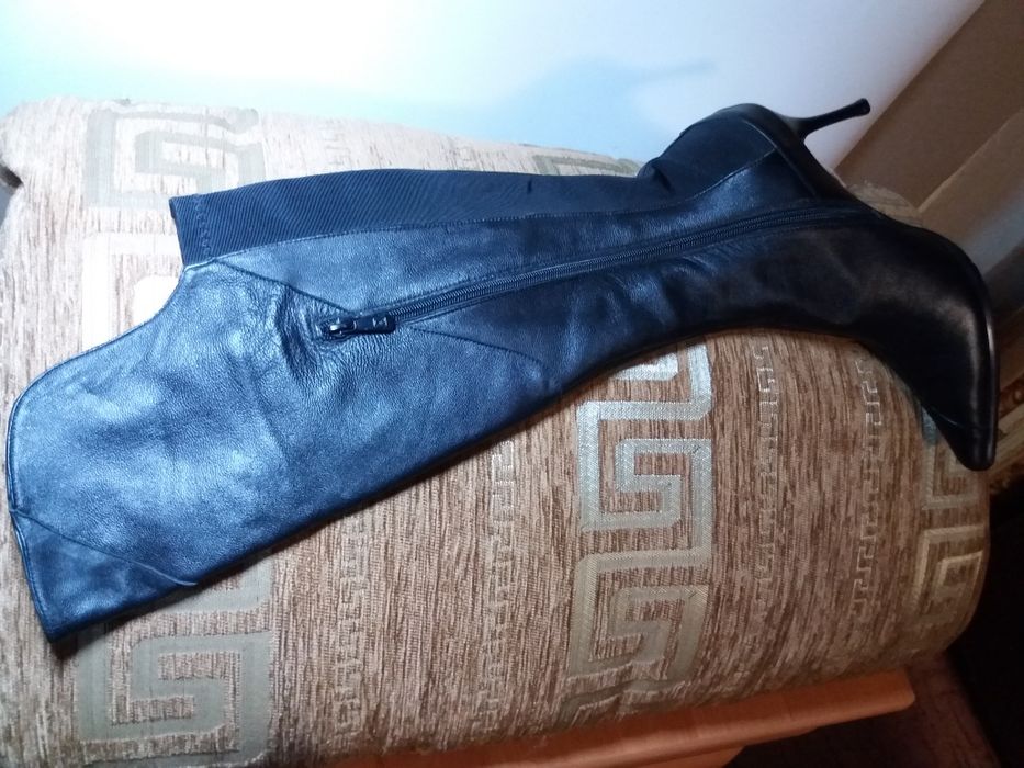 Сапоги 39 р. ботфорты женские зимние черные на змейке на шпильке с ост