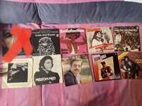 Discos de vinil grandes e pequenos