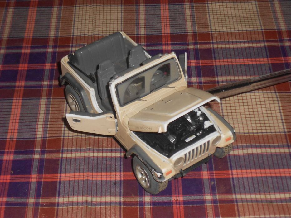 Miniaturas Colecçao Jeep Maisto 1/27 e Lancia Delta Burago 1/24